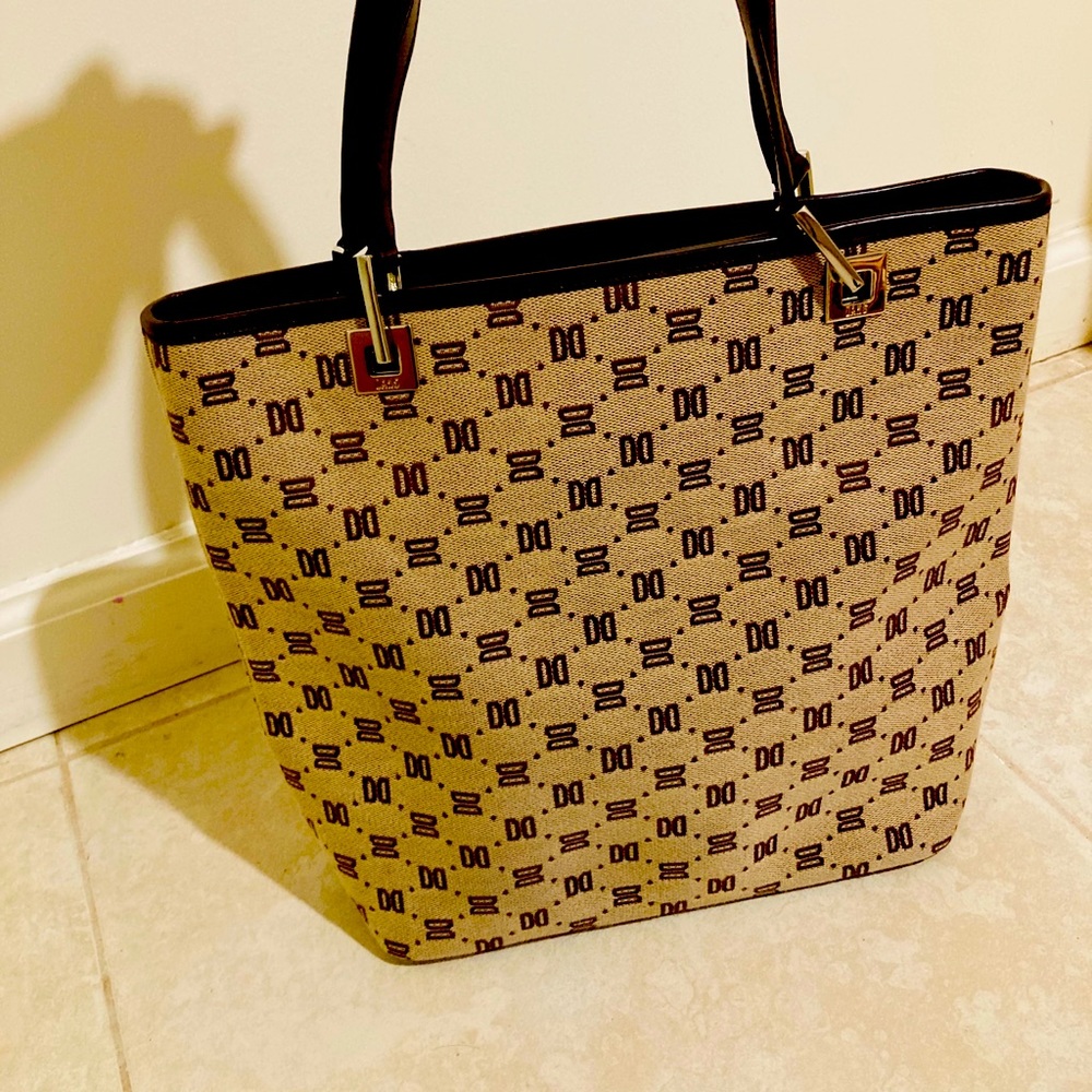 DAKS London Shoulder Bag